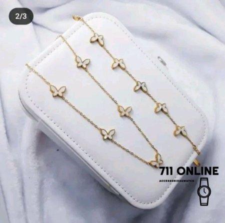 ابيض
